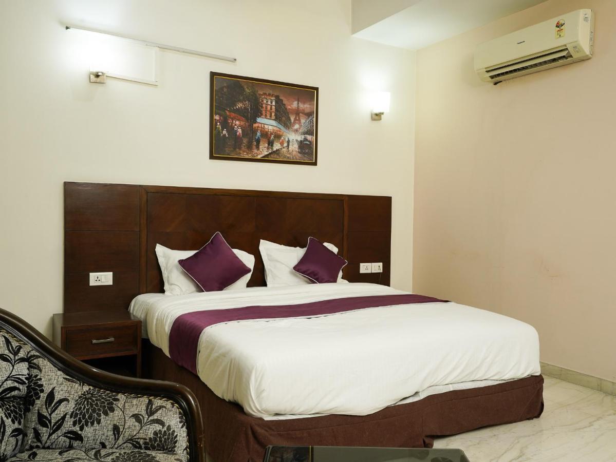 Lime Tree Hotel Sushant Lok Gurgaon Sector 29 Next To Iffco Chowk Metro Екстериор снимка
