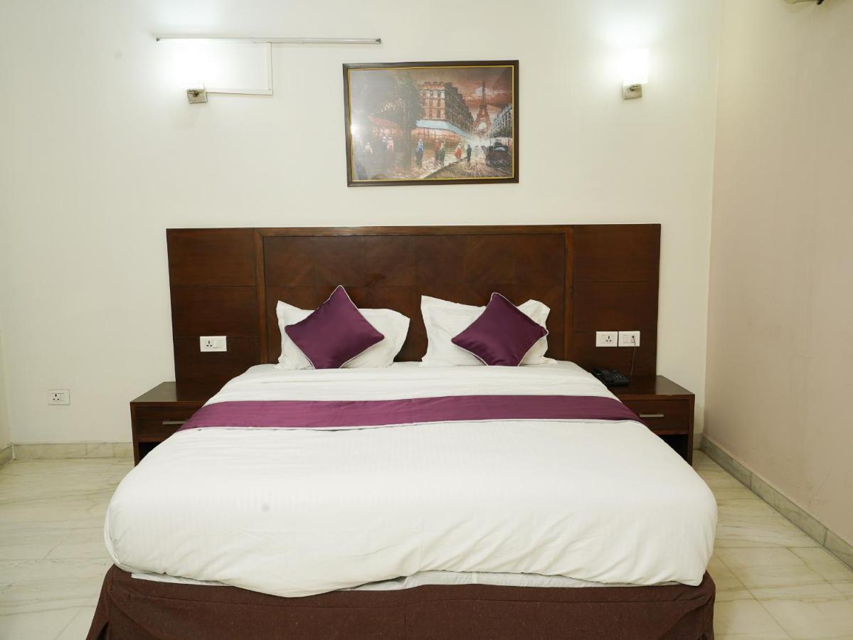 Lime Tree Hotel Sushant Lok Gurgaon Sector 29 Next To Iffco Chowk Metro Екстериор снимка