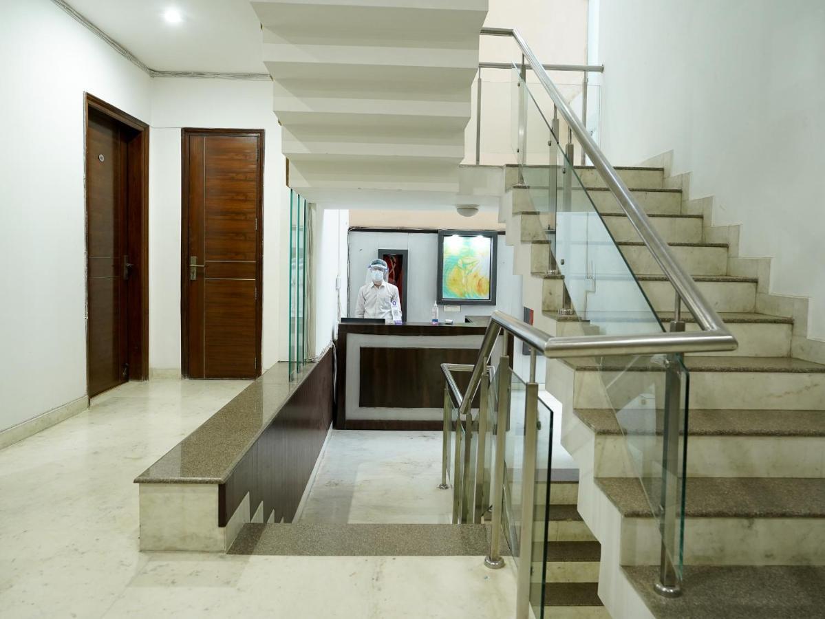 Lime Tree Hotel Sushant Lok Gurgaon Sector 29 Next To Iffco Chowk Metro Екстериор снимка