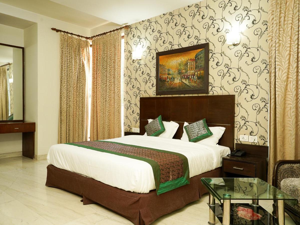 Lime Tree Hotel Sushant Lok Gurgaon Sector 29 Next To Iffco Chowk Metro Екстериор снимка