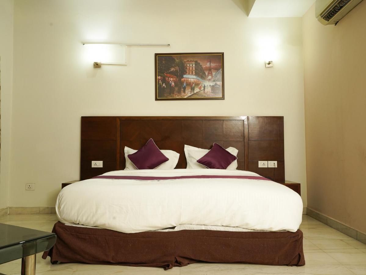 Lime Tree Hotel Sushant Lok Gurgaon Sector 29 Next To Iffco Chowk Metro Екстериор снимка