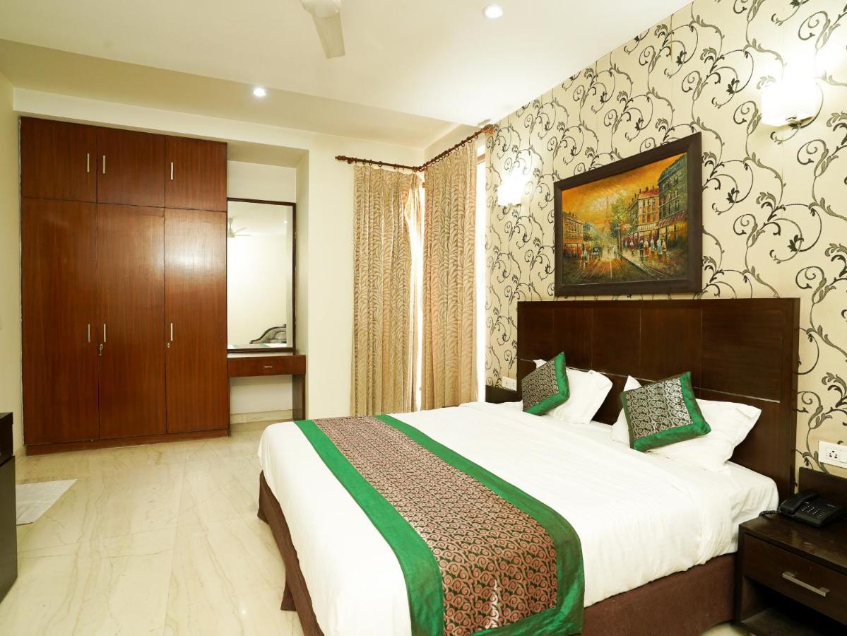 Lime Tree Hotel Sushant Lok Gurgaon Sector 29 Next To Iffco Chowk Metro Екстериор снимка