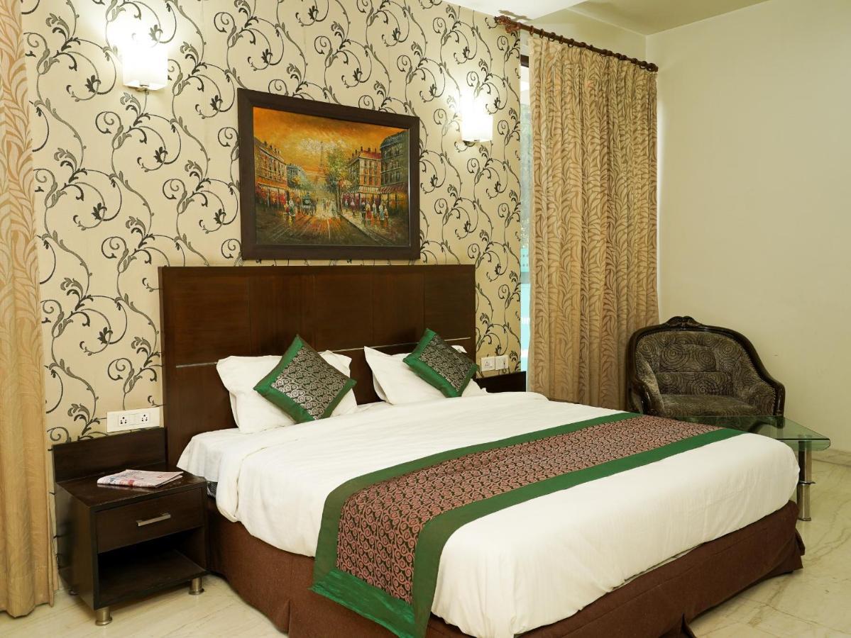Lime Tree Hotel Sushant Lok Gurgaon Sector 29 Next To Iffco Chowk Metro Екстериор снимка