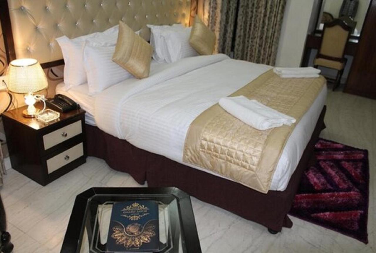 Lime Tree Hotel Sushant Lok Gurgaon Sector 29 Next To Iffco Chowk Metro Екстериор снимка