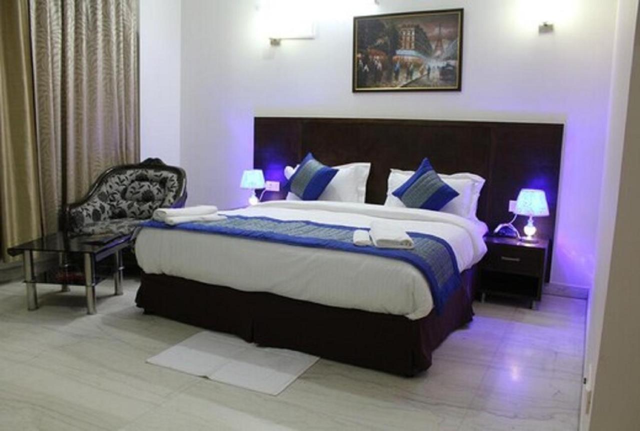 Lime Tree Hotel Sushant Lok Gurgaon Sector 29 Next To Iffco Chowk Metro Екстериор снимка