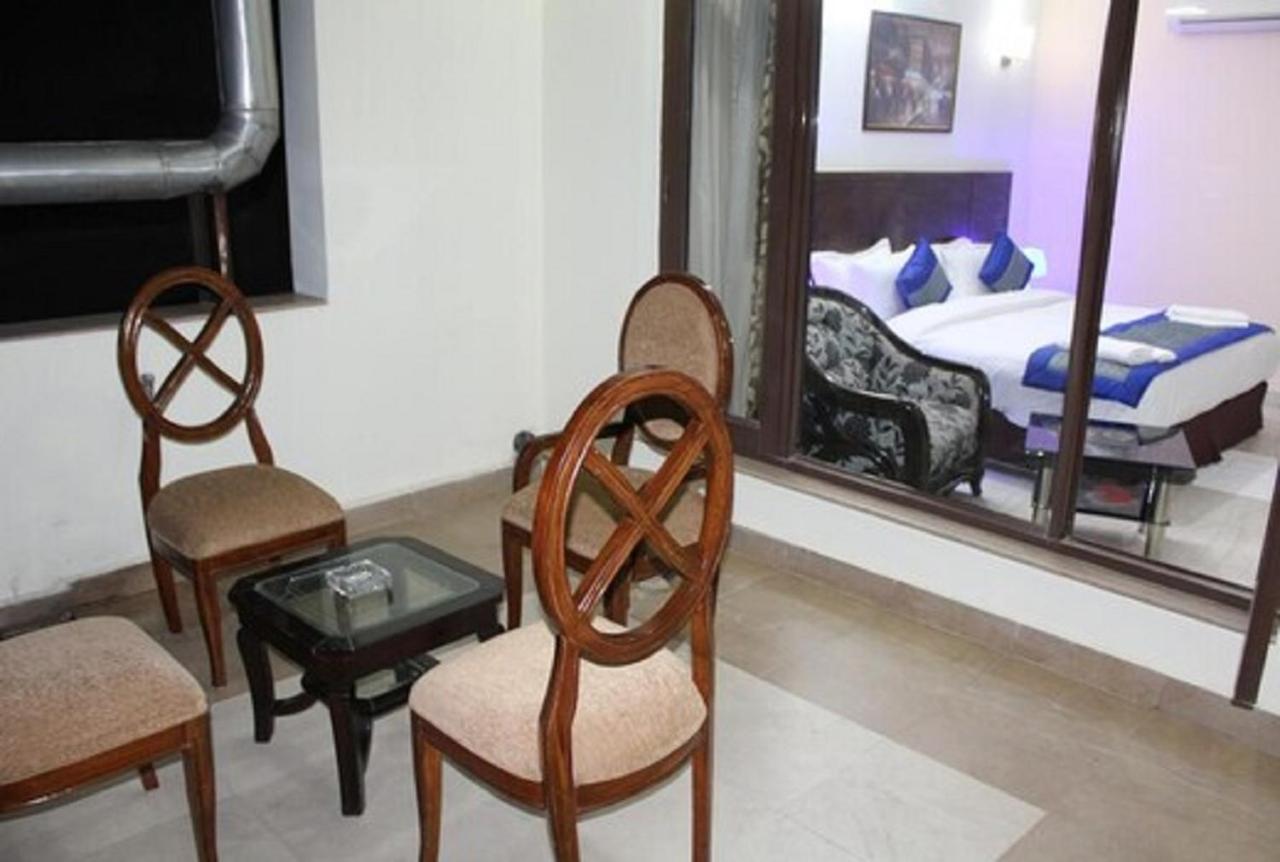Lime Tree Hotel Sushant Lok Gurgaon Sector 29 Next To Iffco Chowk Metro Екстериор снимка