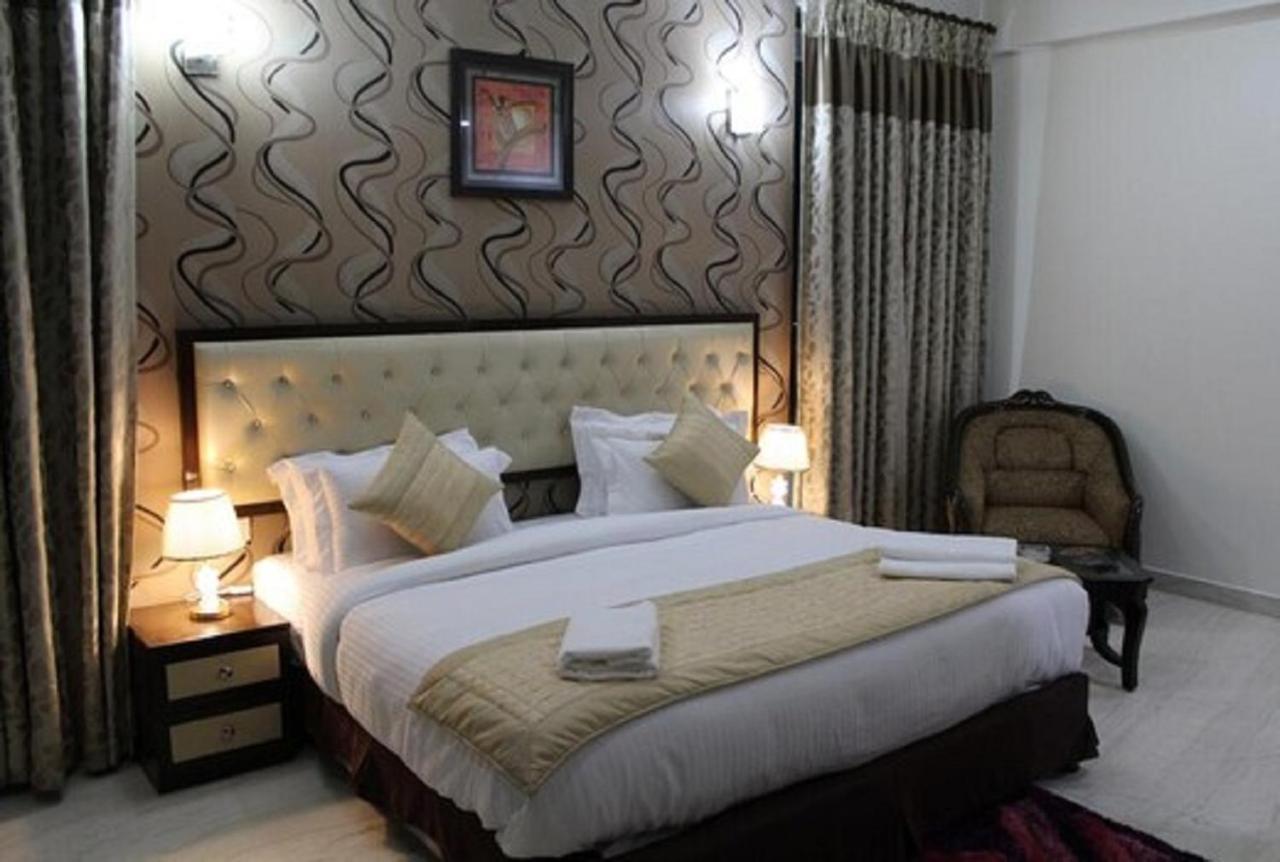 Lime Tree Hotel Sushant Lok Gurgaon Sector 29 Next To Iffco Chowk Metro Екстериор снимка