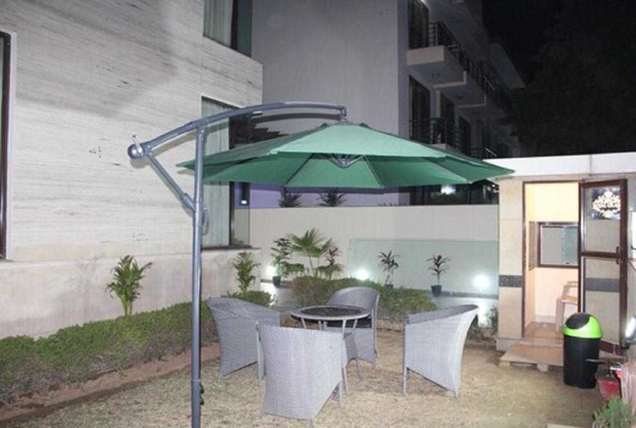 Lime Tree Hotel Sushant Lok Gurgaon Sector 29 Next To Iffco Chowk Metro Екстериор снимка