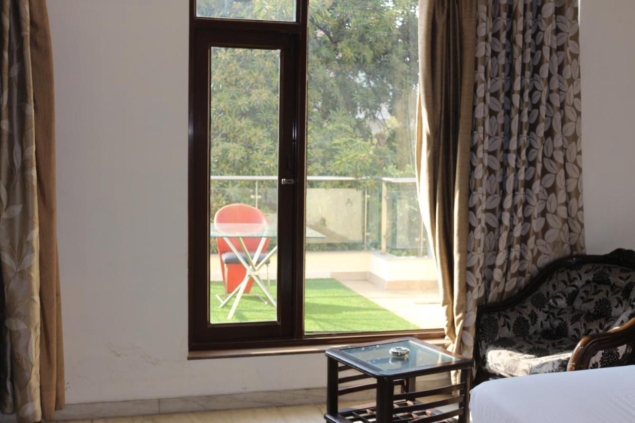 Lime Tree Hotel Sushant Lok Gurgaon Sector 29 Next To Iffco Chowk Metro Екстериор снимка