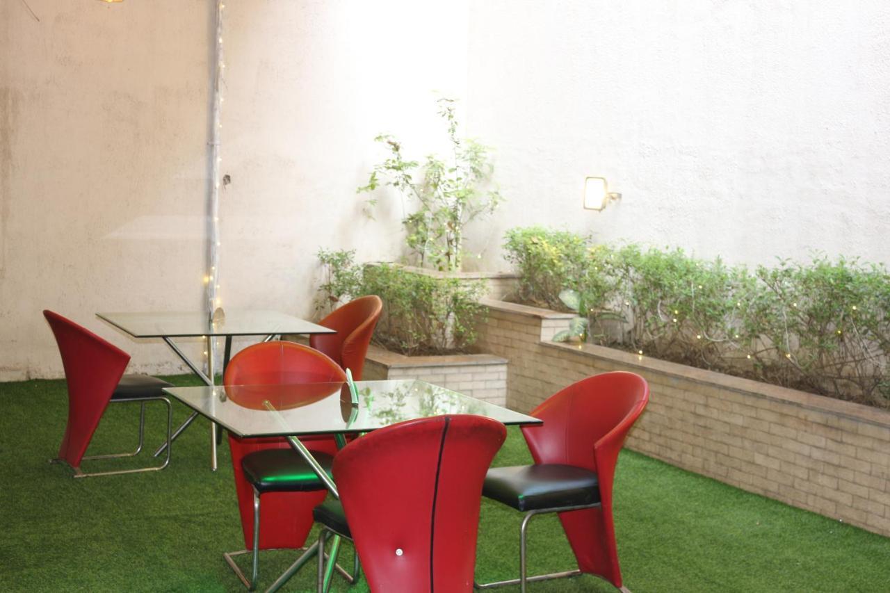 Lime Tree Hotel Sushant Lok Gurgaon Sector 29 Next To Iffco Chowk Metro Екстериор снимка