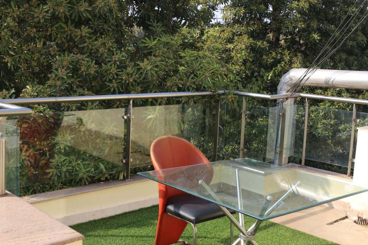 Lime Tree Hotel Sushant Lok Gurgaon Sector 29 Next To Iffco Chowk Metro Екстериор снимка