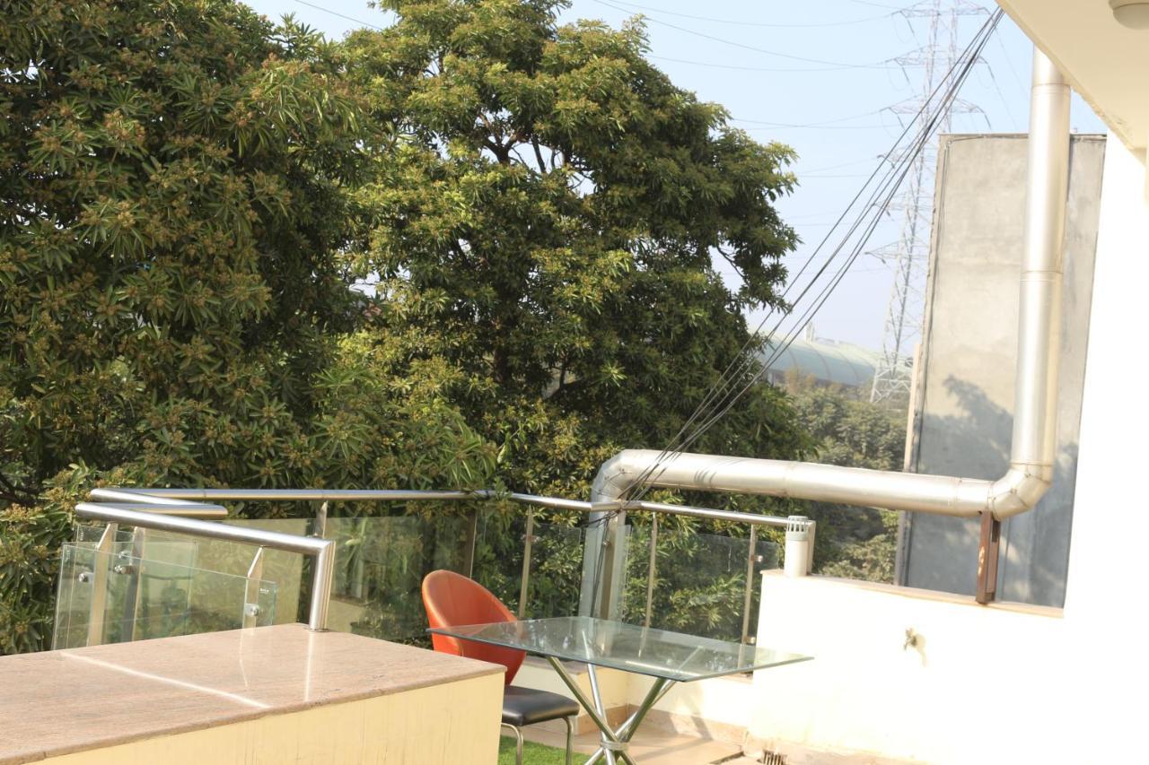 Lime Tree Hotel Sushant Lok Gurgaon Sector 29 Next To Iffco Chowk Metro Екстериор снимка