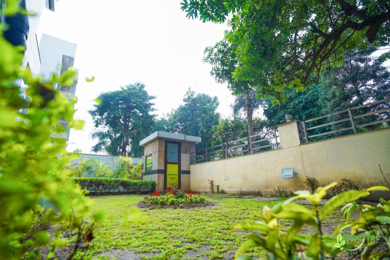 Lime Tree Hotel Sushant Lok Gurgaon Sector 29 Next To Iffco Chowk Metro Екстериор снимка